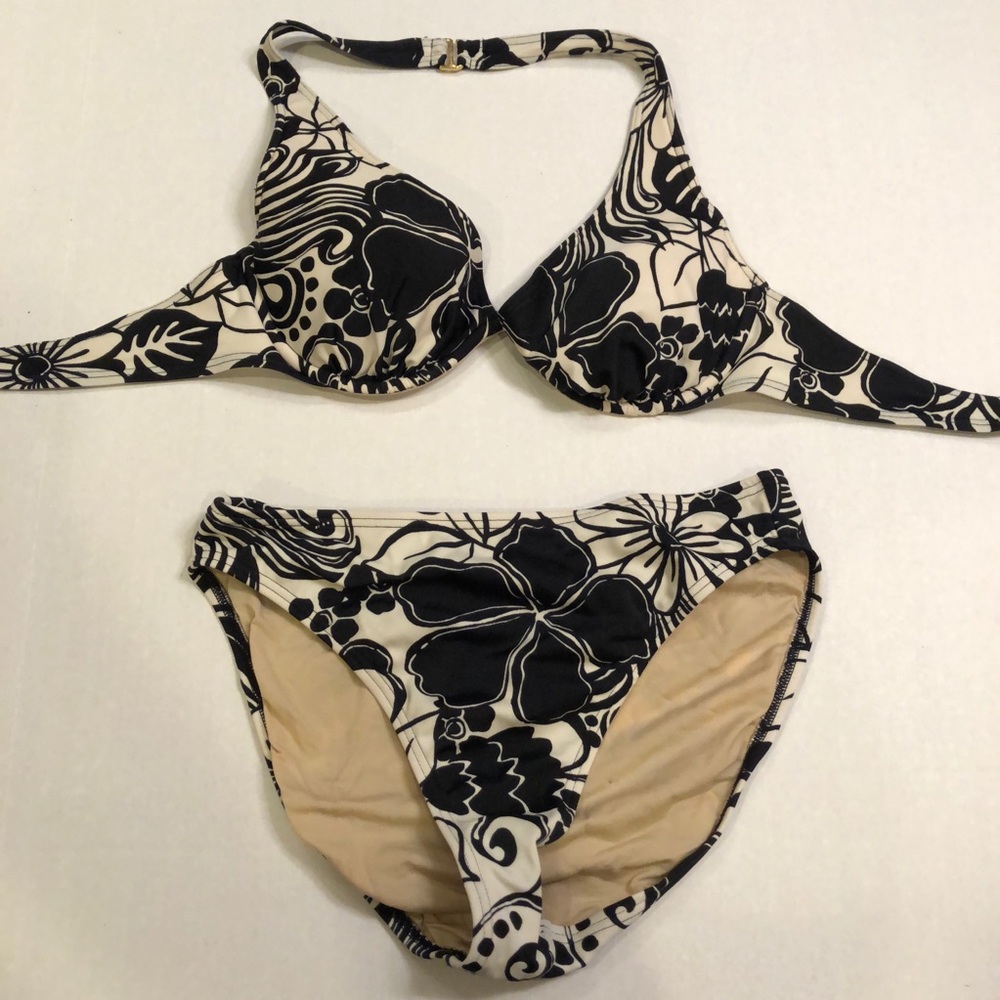 Black and white Victoria’s Secret bikini